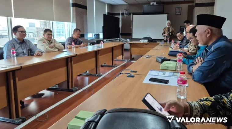 Gubernur Sumbar, Mahyeldi bersama jajaran, dialog dengan Direktur Utama Super Air Jet, Ary Azhari beserta sejumlah staf, tentang pembukaan rute BIM-Mentawai, di Jakarta, Kamis. (humas)