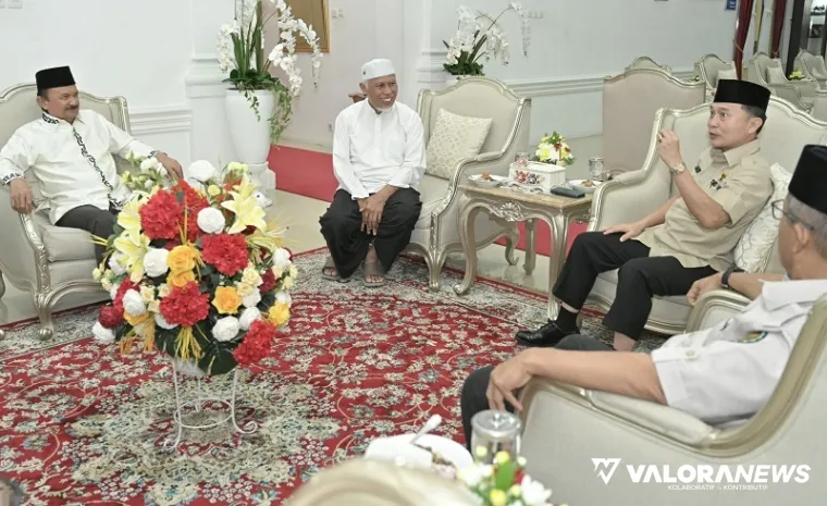 Gubernur Sumbar, Mahyeldi dialog dengan Ketua DHD 45 Sumatera Utara, Mayjen TNI (Purn) M Hasyim di istana gubernuran Sumbar, Kamis. (humas)