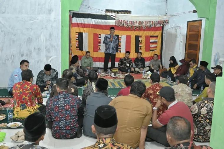 Gubernur Sumbar, Mahyeldi berikan sambutan pada kegiatan kunjungan kerjanya ke Nagari Koto Dalam Barat, Kecamatan Padang Sago, Kabupaten Padang Pariaman, Kamis. (humas)