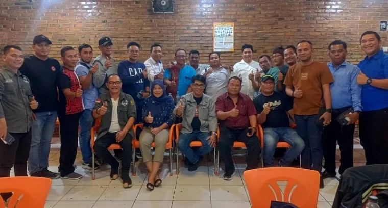 Rakorsus DPD PJS Sumut yang dihadiri Ketum DPP PJS Mahmud Marhaba serta seluruh Pengurus DPC PJS se Sumut, Sabtu (11/01/2024) bertempat di Coffe Boy Kota Medan. (istimewa)