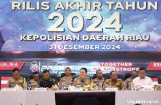 Kapolda Riau, Irjen Pol Mohammad Iqbal memberikan keterangan pers akhir tahun 2024 pada awak media di Pekanbaru, Selasa. (humas)