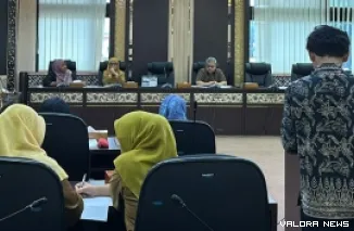 Ketua DPRD Sumbar, Muhidi dengarkan aspirasi NPWCC Sumatera Barat, dalam dialog yang digelar di Ruang Khusus II DPRD Sumbar, Senin. (humas)