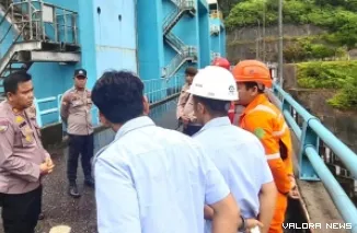 Aktivitas pembukaan spillway PLTA Koto Panjang. (humas)