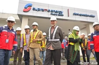 Gubernur Sumbar, Mahyeldi kunjungi Pembangkit Listrik Tenaga Panas Bumi (PLTP) milik PT Supreme Energy Muara Laboh di Solok Selatan, Sabtu. (humas)