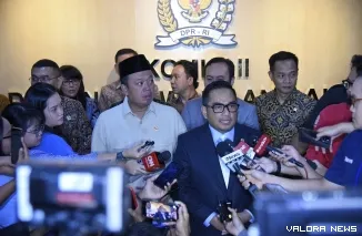 Ketua Komisi II DPR RI, Rifqinizamy Karsayuda saat diwawancara awak media usai rapat kerja dengan Menteri ATR/BPN di ruang rapat Komisi II DPR RI, Senayan, Jakarta, Kamis. (humas)