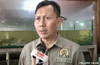 Anggota Komisi IV DPR RI, Slamet, saat diwawancarai disela Kunjungan Kerja Spesifik Komisi IV DPR RI ke pagar laut di perairan Tangerang, Desa Tanjung Pasir, Kabupaten Tangerang, Banten, Rabu. (humas)