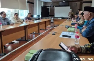 Gubernur Sumbar, Mahyeldi bersama jajaran, dialog dengan Direktur Utama Super Air Jet, Ary Azhari beserta sejumlah staf, tentang pembukaan rute BIM-Mentawai, di Jakarta, Kamis. (humas)