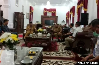 Manajemen PT GMK, menemui gubernur Sumbar, Mahyeldi usai penandatangan kontrak, di Istana Gubernur Sumatera Barat, di Padang, tanggal 12 Desember 2022 lalu. (istimewa)
