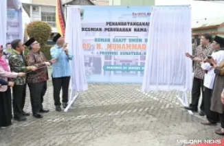 Gubernur Sumatera Barat (Sumbar), Mahyeldi membuka selubung papan perubahan nama Rumah Sakit Umum Daerah (RSUD) Pariaman menjadi RSUD Prof. H. Muhammad Yamin, SH, Kamis. (humas)