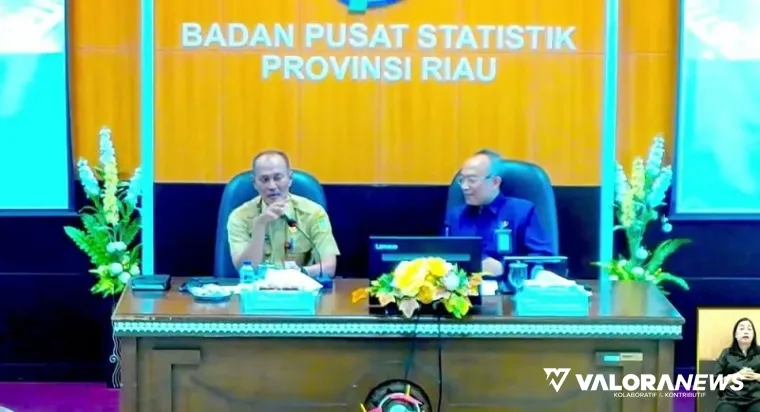 Kepala BPS Provinsi Riau, Asep Riyadi menyampaikan rilis berita resmi Badan Pusat Statistik (BPS) Provinsi Riau periode Januari 2025. (humas)