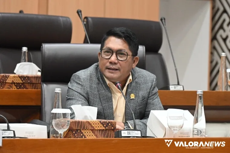 Anggota Komisi VII DPR RI, Beniyanto saat rapat dengan Menteri Koperasi dan UKM di Ruang Rapat Komisi VII, Jakarta, Rabu. (humas)