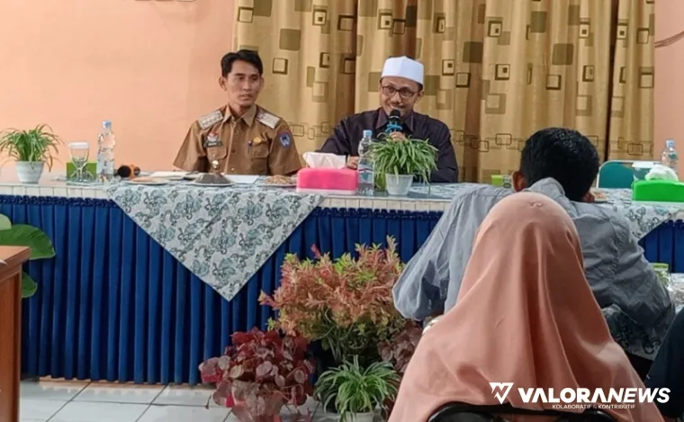 Anggota DPRD Sumbar, Irsyad Safar berdialog dengan warga kecamatan Payakumbuh Timur pada agenda reses perorangan di masa sidang kedua tahun 2024/2025, Selasa. (humas)