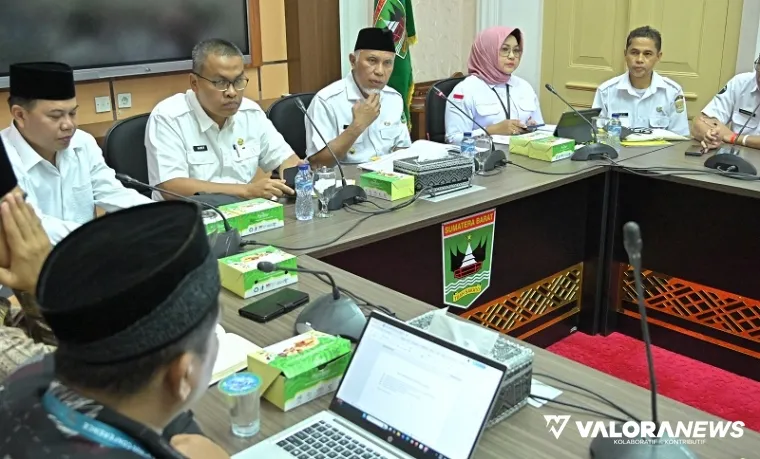 Gubernur Sumbar, Mahyeldi memimpin rapat Evaluasi Kelengkapan Data dan Dokumen Pendukung untuk Penghargaan Adinata Syariah 2025 di Istana Gubernuran, Rabu. (humas)