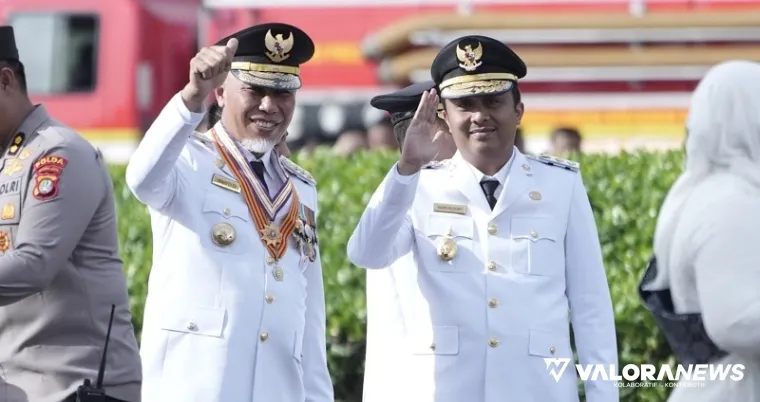Gubernur Sumbar, Mahyeldi foto bersama Vasko Ruseimy (Wagub Sumbar) jelang pelantikan di Istana Presiden, Jakarta, Kamis. (humas)
