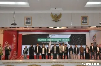 Wakil Sekretaris Jenderal BPP HIPKA, Ali Hasan lantik pengurus BPW HIPKA Riau yang dipimpin Ary Nugraha, di Gedung Daerah Balai Serindit, Jumat. (humas)
