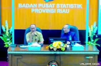Kepala BPS Provinsi Riau, Asep Riyadi menyampaikan rilis berita resmi Badan Pusat Statistik (BPS) Provinsi Riau periode Januari 2025. (humas)