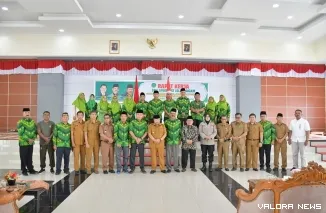 Bupati Agam, Andri Warman foto bersama dengan peserta Raker SI Agam periode 2024-2026 yang digelar di Balairung Rumah Dinas Bupati Agam, Selasa. (humas)