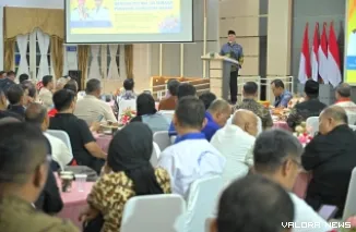 Gubernur Sumbar, Mahyeldi menjelaskan visinya tentang dunia olahraga saat bersilaturahmi dengan pegiat dan pelaku olahraga se-Sumbar, di auditorium gubernuran, Kamis malam. (humas)
