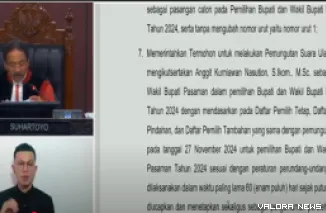 Tangkapan layar Ketua MK, Suhartoyo saat membacakan putusan pada persidangan, sebagaimana disimak melalui kanal youtube MK, Senin pagi. (humas)
