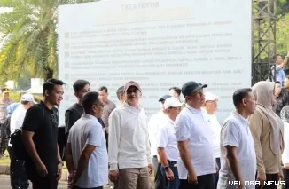 Hendrajoni (menghadap kamera) dan Risnaldi, Bupati & Wakil Bupati Terpilih Kabupaten Pesisir Selatan (Pessel), ikut gladi bersih bersama 481 Kepala Daerah Terpilih Tahun 2025, di Monas, Selasa (18/2/2025). FOTO: Dok Diskominfo Pessel