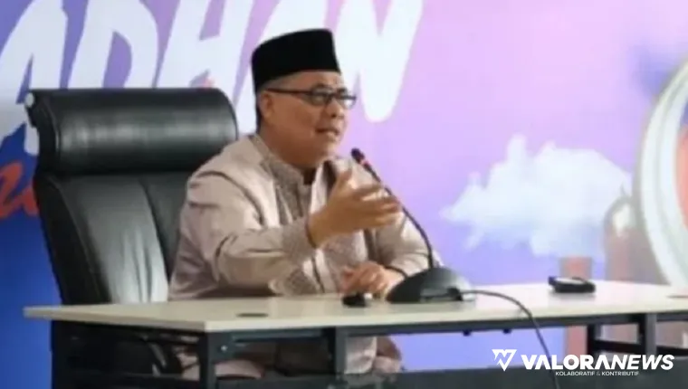 Ketua DPRD Sumbar, Muhidi saat memberikan tausiyah Ramadhan dihadapan direksi dan karyawan/karyawati Bank Nagari di Kantor Pusat Bank Nagari, Rabu. (humas)