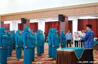 Bupati Hendrajoni, melantik TP-PKK dan TP Posyandu Kabupaten Pesisir Selatan Periode Tahun 2025 - 2030, di Painan, Senin (17/3/2025). FOTO: Dok Dinas Pemberdayaan Masyarakat & Desa, Pengendalian Penduduk dan Keluarga Berencana Pessel