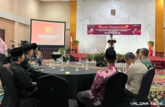 Wawako Bukittinggi, Ibnu Azis memberikan sambutan pada kegiatan Rapat Konsolidasi KPU Bukittinggi dengan stakeholder pascapemilihan serentak nasional tahun 2024, Jumat. (hamriadi)