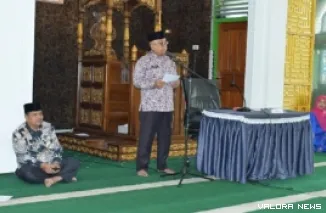 Sekda Agam, Edi Busti membuka lomba MTQ antar-instansi di lingkungan Pemkab Agam di Lubuk Basung, Rabu. (humas)