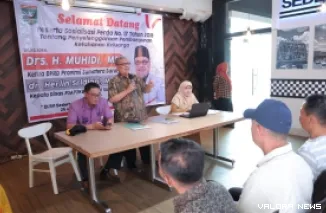 Ketua DPRD Sumbar, Muhidi sosialisasikan Perda Sumatera Barat No 17 Tahun 2018 tentang Ketahanan Keluarga bersama warga Kelurahan Rimbo Kaluang dan sejumlah warga dari Kecamatan Kuranji, Selasa. (humas)