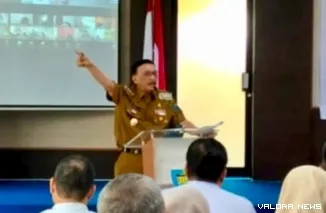 Bupati Hendrajoni memberikan sambutan dalam Forum Konsultasi Publik RPJMD Kabupaten Pessel Tahun 2025 - 2029, di Gedung Pertemuan Kantor Bapedalitbang Pessel, di Sago, Painan, Rabu (12/3/2025). FOTO: tusrisep
