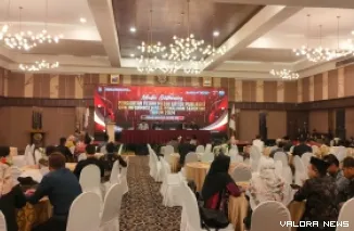 Puluhan wartawan media cerak, elektronik dan siber, mengikuti kegiatan media gahtering yang digelar KPU Sumbar, di Padang, Rabu. (veri rikiyanto)