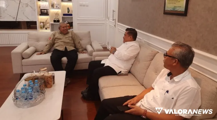 Bupati Agam, Benni Warlis dan rombongan, temui Direktur Pupuk Kementerian Pertanian, Jekvy Hendra serta Kepala Pokja Pupuk Bersubsidi, Sri Pujiastuti di Jakarta, Rabu. Pertemuan ini membahas HET dan Tata Kelola Pupuk Bersubsidi. (humas)