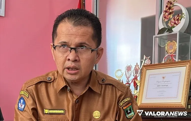 Kepala SMK Negeri 1 Kota Bukittinggi, Gustian Budiarto. (hamriadi)