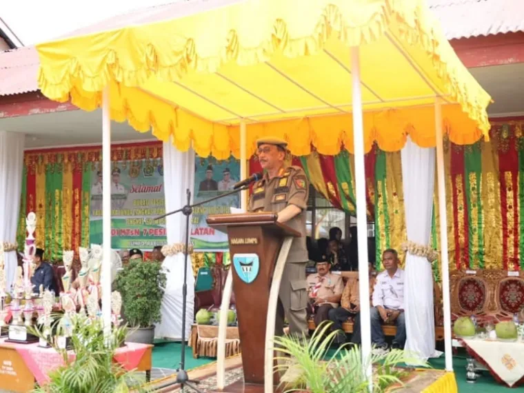 Bupati Hendrajoni membuka Lomba Tangkas Pramuka Penggalang (LTP2), di MTsN 7 Pesisir Selatan, Nagari (Desa Adat) Lumpo, Rabu (30/4/2025). FOTO: Dok Bidang Prokopim Pemkab Pessel