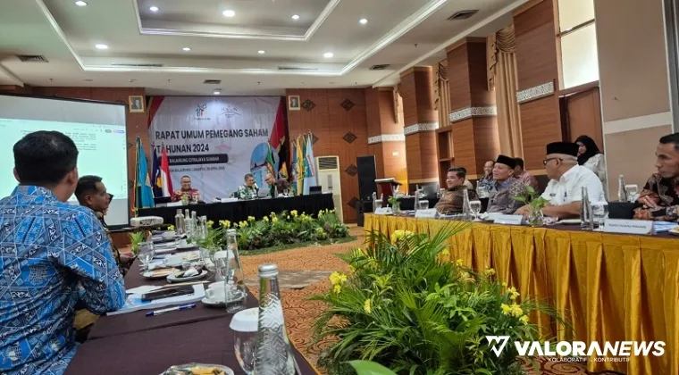 Asisten Administrasi Umum Setdaprov Sumbar, Andri Yulika memimpin Rapat Umum Pemegang Saham (RUPS) Tahun Buku 2024 yang digelar di Hotel Horison Balairung, Jakarta, Selasa. (humas)