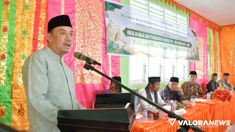 Wabup Agam, Muhammad Iqbal saat menghadiri pengukuhan kepengurusan Perhimpunan Suku Pili Salingka Danau Maninjau (PSPSDM) periode 2025-2029 di aula SMAN1 Tanjung Raya, Ahad. (humas)