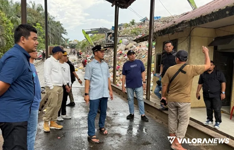 Wako Pekanbaru, Agung Nugroho melakukan inspeksi mendadak (Sidak) ke TPA Muara Fajar, Rumbai, Kamis sore. (humas)