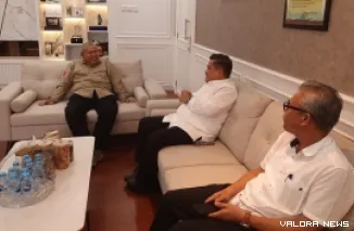 Bupati Agam, Benni Warlis dan rombongan, temui Direktur Pupuk Kementerian Pertanian, Jekvy Hendra serta Kepala Pokja Pupuk Bersubsidi, Sri Pujiastuti di Jakarta, Rabu. Pertemuan ini membahas HET dan Tata Kelola Pupuk Bersubsidi. (humas)