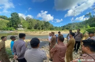Bupati Hendrajoni meninjau Bendungan Air di Bendungan Air Jalamu, Kampung Jalamu, Nagari IV Koto Hilie , Kecamatan Batang Kapas, Selasa (29/4/2025). FOTO: Bagian Prokopim Pemkab Pessel