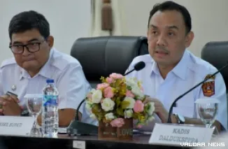 Wakil Bupati Agam, Muhammad Iqbal memberikan arahan pada rapat persiapan penilaian KLA, Rabu. (humas)