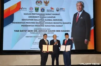 Wakil Perdana Menteri Malaysia, Dato' Seri Dr Ahmad Zahid Hamidi saksikan penandantangan LoI antara Gubernur Sumbar, Mahyeldi dengan UniKL dan EMGS di Grand Ballroom Hotel Grand Hyatt, Jakarta, Senin. (humas)