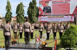 Kapolres Pasbar, AKBP Agung Tribawanto memimpin upacara serah terima jabatan sejumlah PJU di halaman Mapolres, Sabtu. (humas)