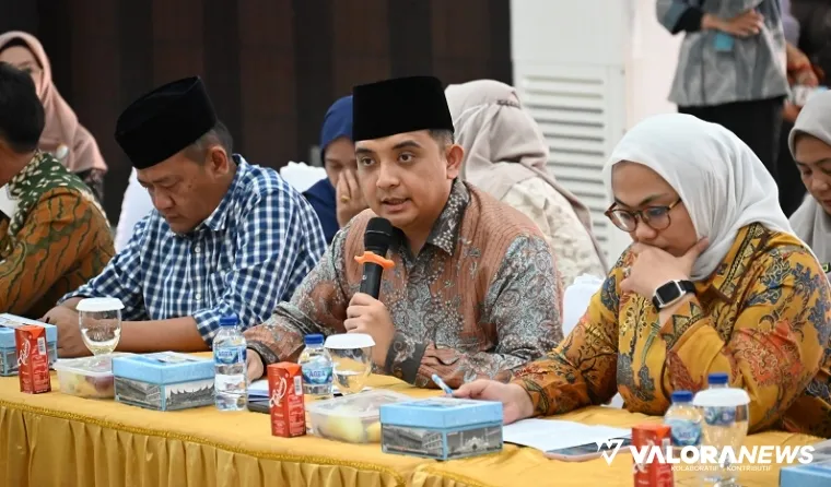 Anggota Komisi IX DPR RI, Ade Rezki Pratama, saat mengikuti kunjungan kerja Komisi IX ke Embarkasi Haji Padang, Kamis. (humas)