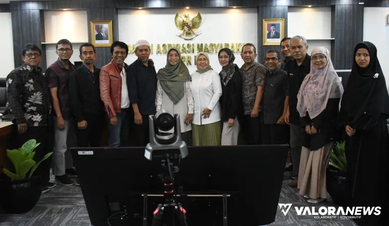 Wakil Ketua BAM DPR RI, Adian Yunus Yusak Napitupulu usai RDPU dengan Forum Komunikasi Pensiunan Indofarma di Gedung Nusantara II, Senayan, Jakarta, Rabu. (humas)
