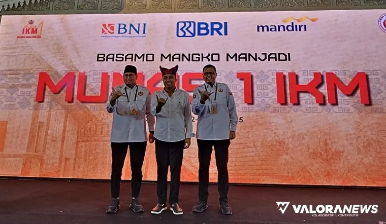 Wagub Sumbar, Vasko Ruseimy bersama Ketua IKM terpilih, Andre Rosiado dan Braditi Moulevey (ketua pelaksana Munas IKM) di Jakarta, Jumat malam. (humas)