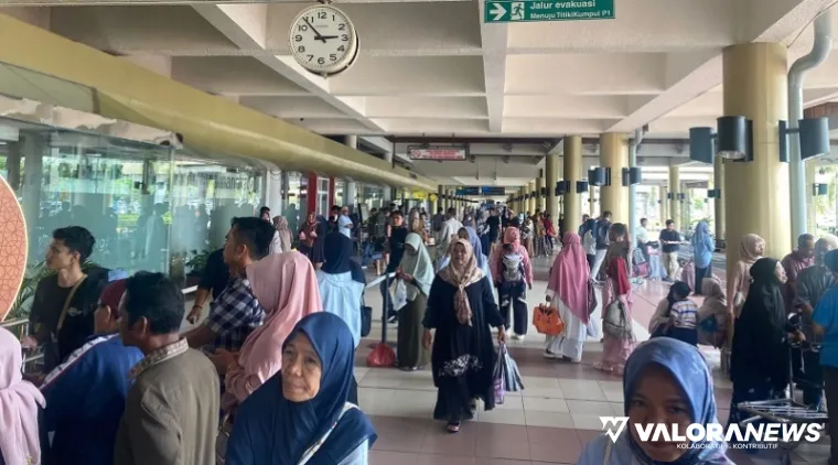 Suasana terminal Bandara Internasional Minangkabau, Senin sore. (humas)