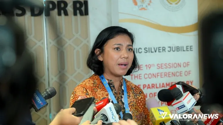 Wakil Ketua BKSAP DPR RI, Irine Yusiana Roba Putri usai mengikuti 19th Session of the PUIC Conference yang digelar di Gedung Nusantara, Senayan, Jakarta, Rabu. (humas)