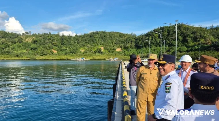 Gubernur Sumbar, Mahyeldi  bersama jajaran, tinjau lokasi Pelabuhan Panasahan di Painan, Pessel, Selasa. Rencananya, pelabuhan ini akan dikembangkan dengan anggaran Rp97 miliar di tahun 2025 ini. (humas)
