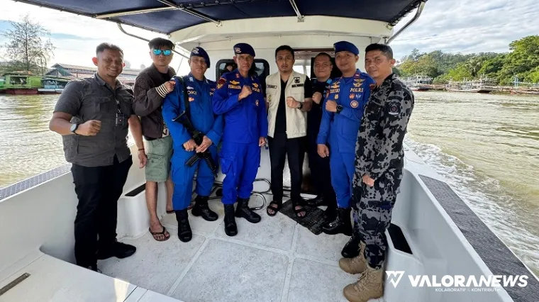 Wagub Sumbar, Vasko Ruseimy melihat kondisi kapal milik Satpolair Polres Pasbar yang akan bertugas mengamankan perairan laut di kawasan itu. (humas)