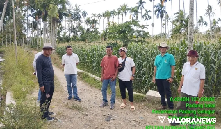 Ketua Komisi II DPRD Sumatera Barat, Khairuddin Simanjuntak meninjau Calon Penerima dan Calon Lokasi (CPCL) JUT Tanjung Betung di Nagari Tanjung Betung, Kecamatan Rao Selatan, Kabupaten Pasaman, Kamis. (humas)